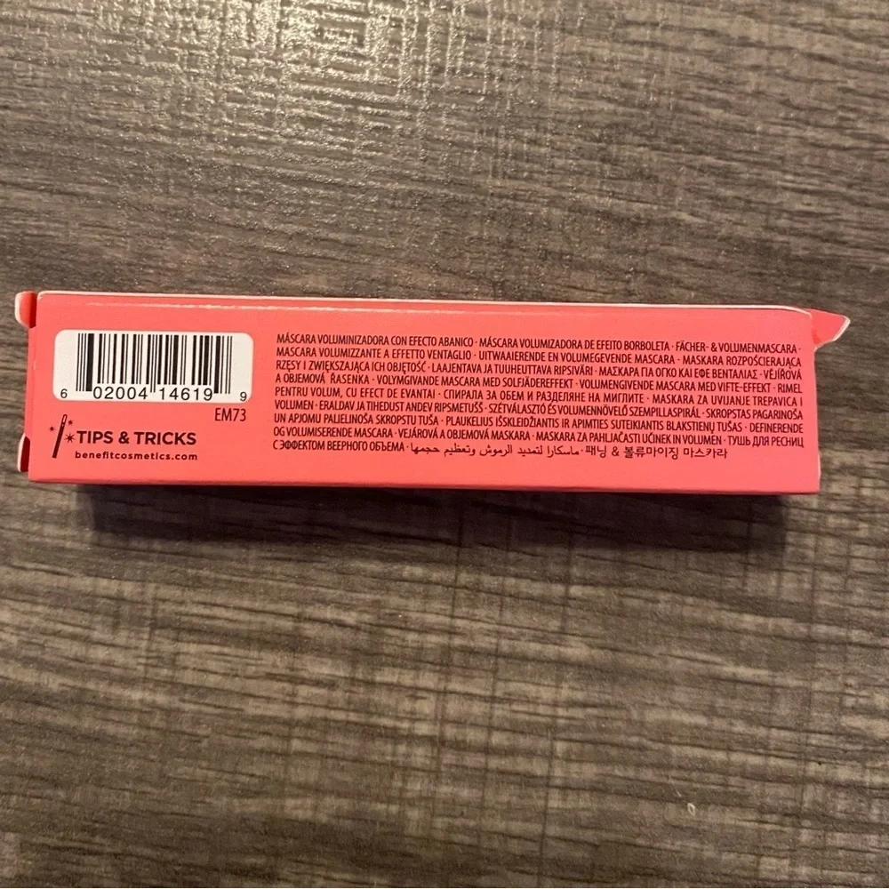 NEW - Benefit Fan Fest Fanning Volumizing Mascara. Black. (Box dented)